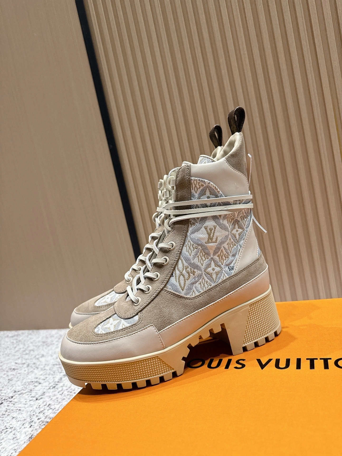 COCO-- 8V 1A9RCS cowhide Heel height ：7cm Waterproof：3.5cm item:E-X362J2909